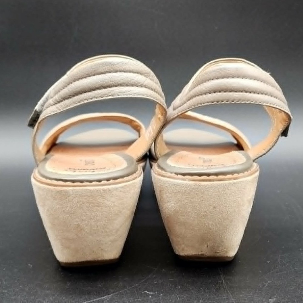 Clarks Taupe Leather Wedge Sandals Womens 11 Comfort Cushion Soft Casual Summer - Picture 7 of 9